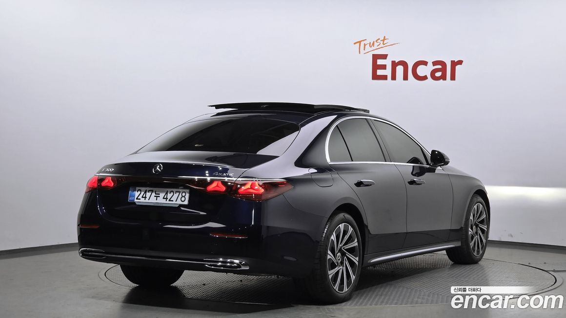 Mercedes-Benz E-Class E300 4MATIC Exclusive, 2025