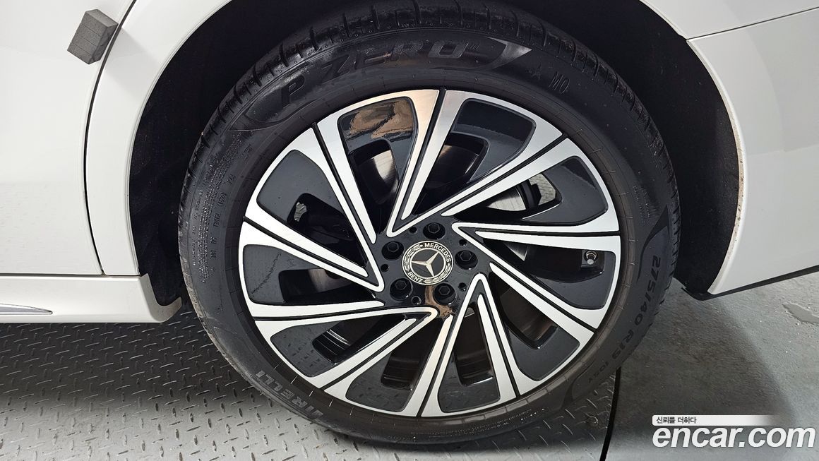 Mercedes-Benz E-Class E300 4MATIC Exclusive, 2024