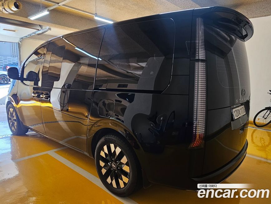 Hyundai Staria 4WD Lounge 9-Seater, 2025