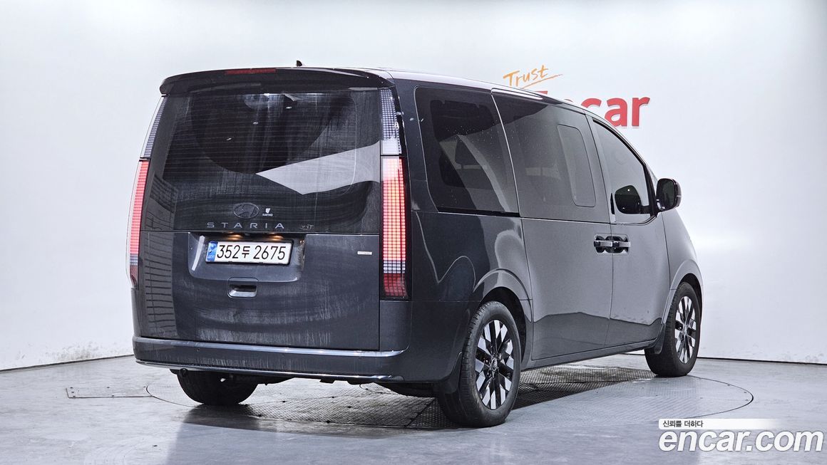 Hyundai Staria 4WD Lounge 9-Seater, 2025
