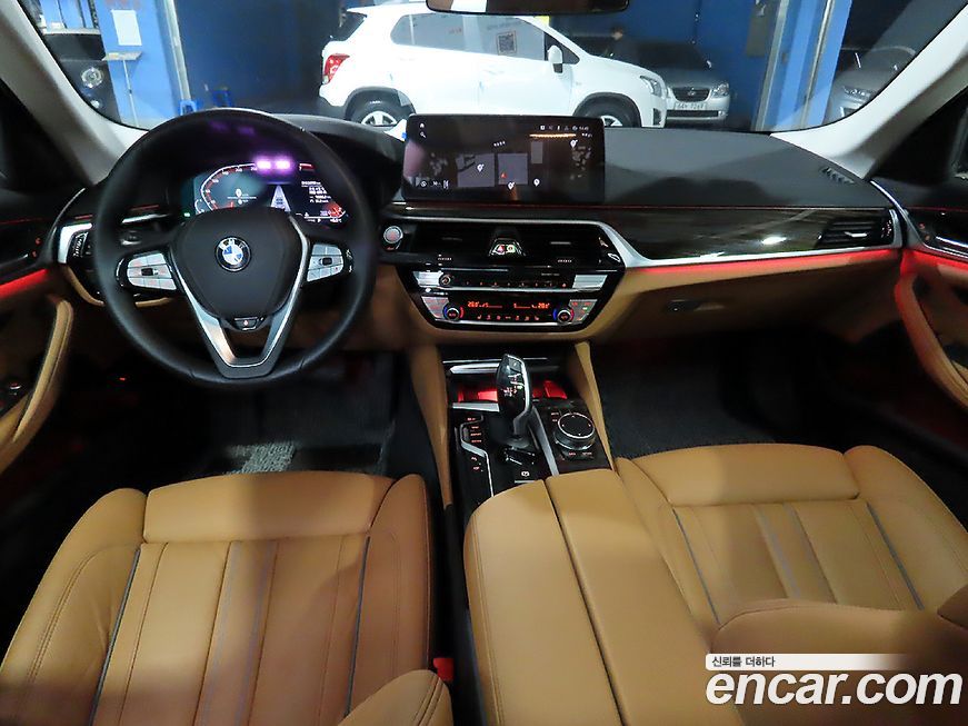 BMW 5-Series 520i Luxury, 2023