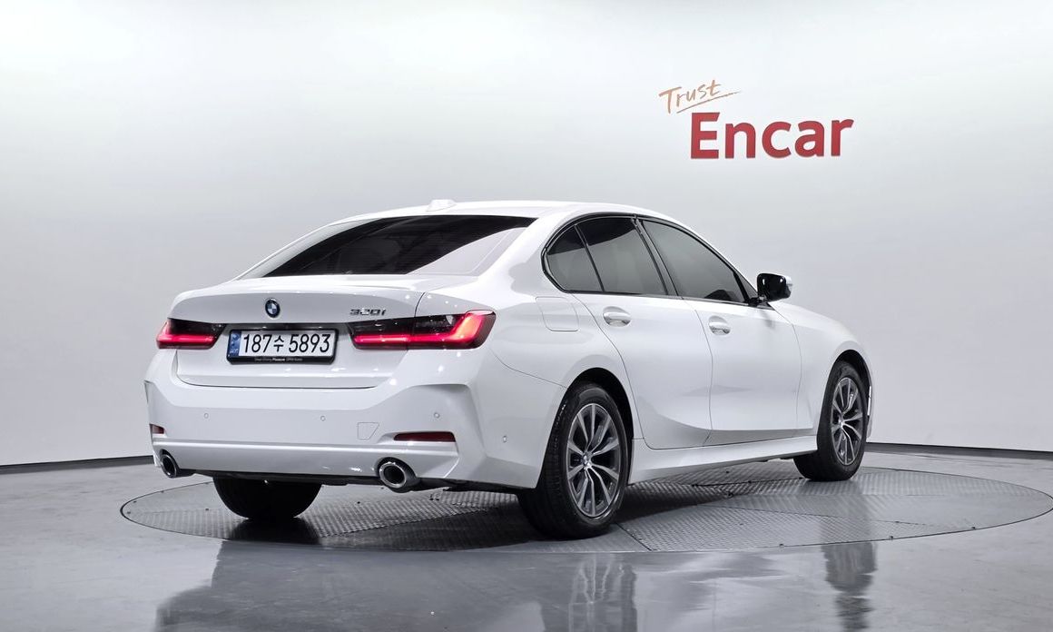 BMW 3-Series 320i, 2024