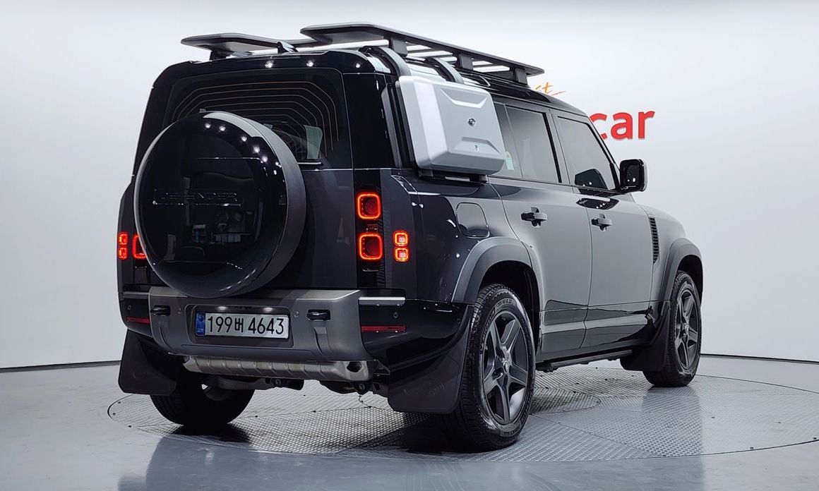 Land Rover Defender 110 P300 X-Dynamic SE, 2025