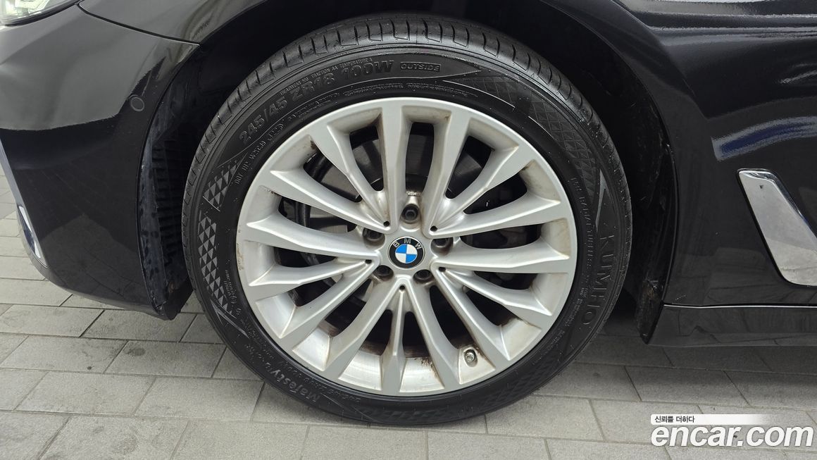 BMW 5-Series 523d xDrive Luxury, 2023