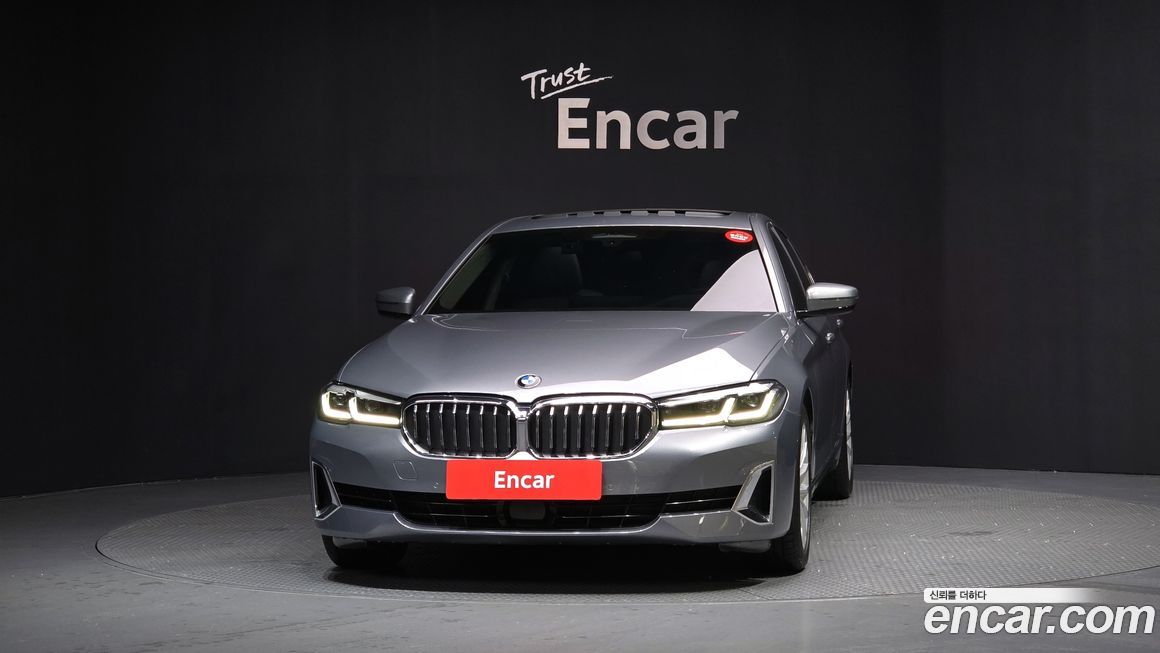 BMW 5-Series 520i Luxury, 2023