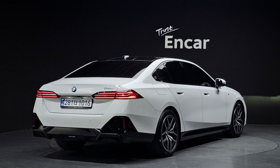 BMW 5-Series 520i M Sport, 2025