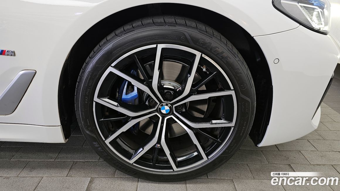 BMW 5-Series 530i xDrive M Sport Package, 2023