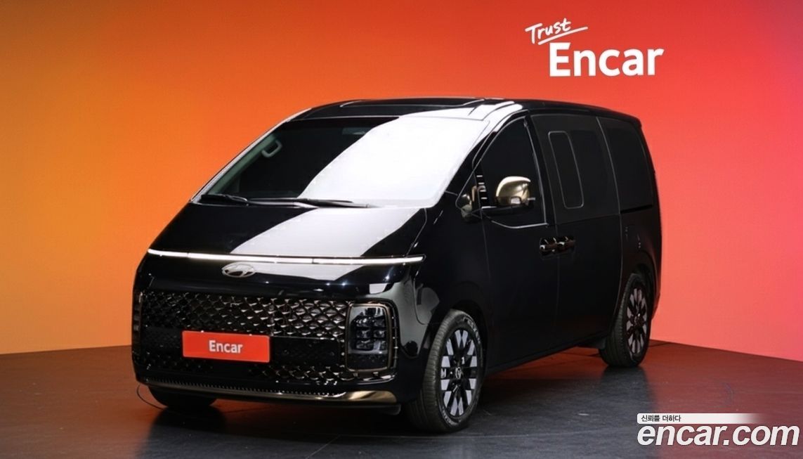Hyundai Staria 4WD Lounge 7-Seater, 2025