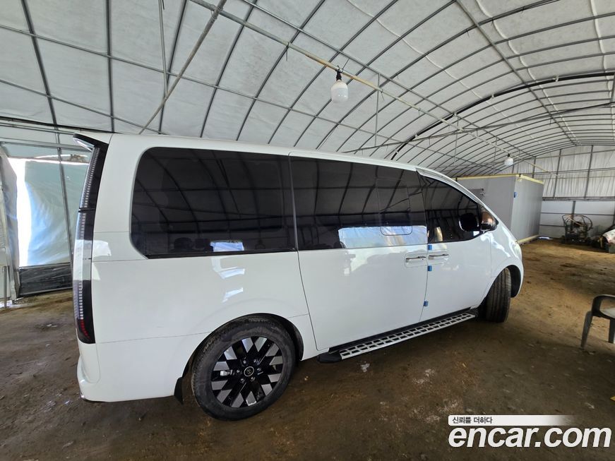 Hyundai Staria 4WD Lounge 7-Seater, 2025