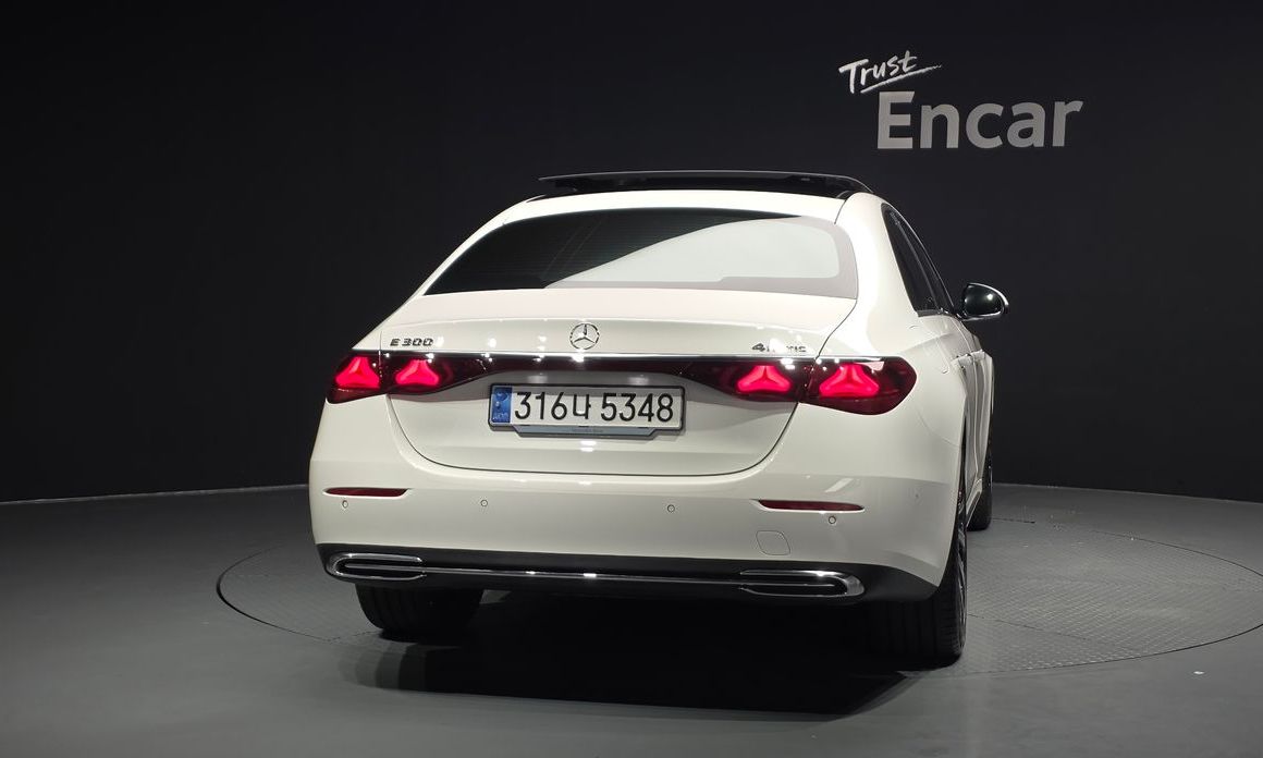 Mercedes-Benz E-Class E300 4MATIC Exclusive, 2024