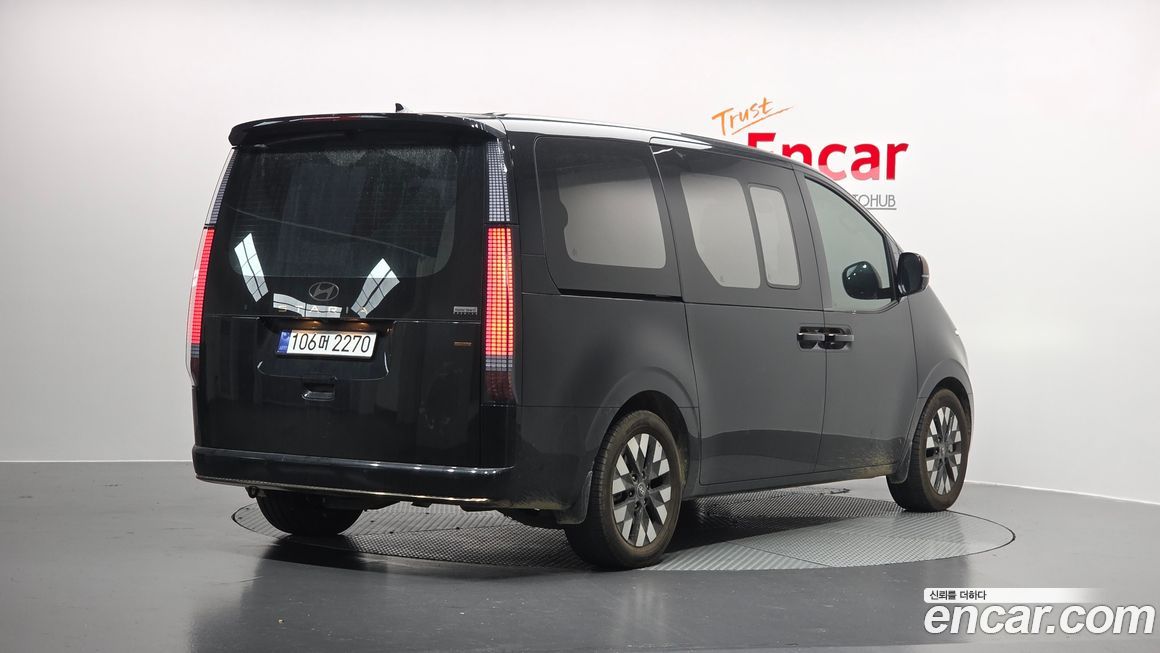Hyundai Staria 4WD Lounge 9-Seater, 2025