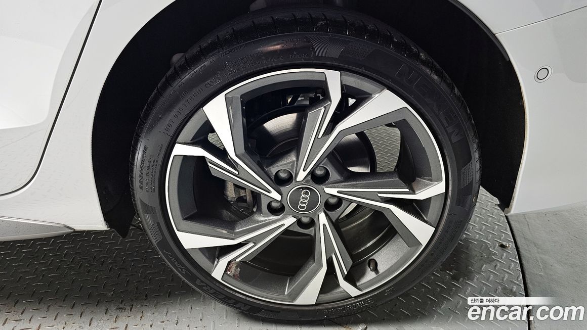 Audi A3 40 TFSI Premium, 2025