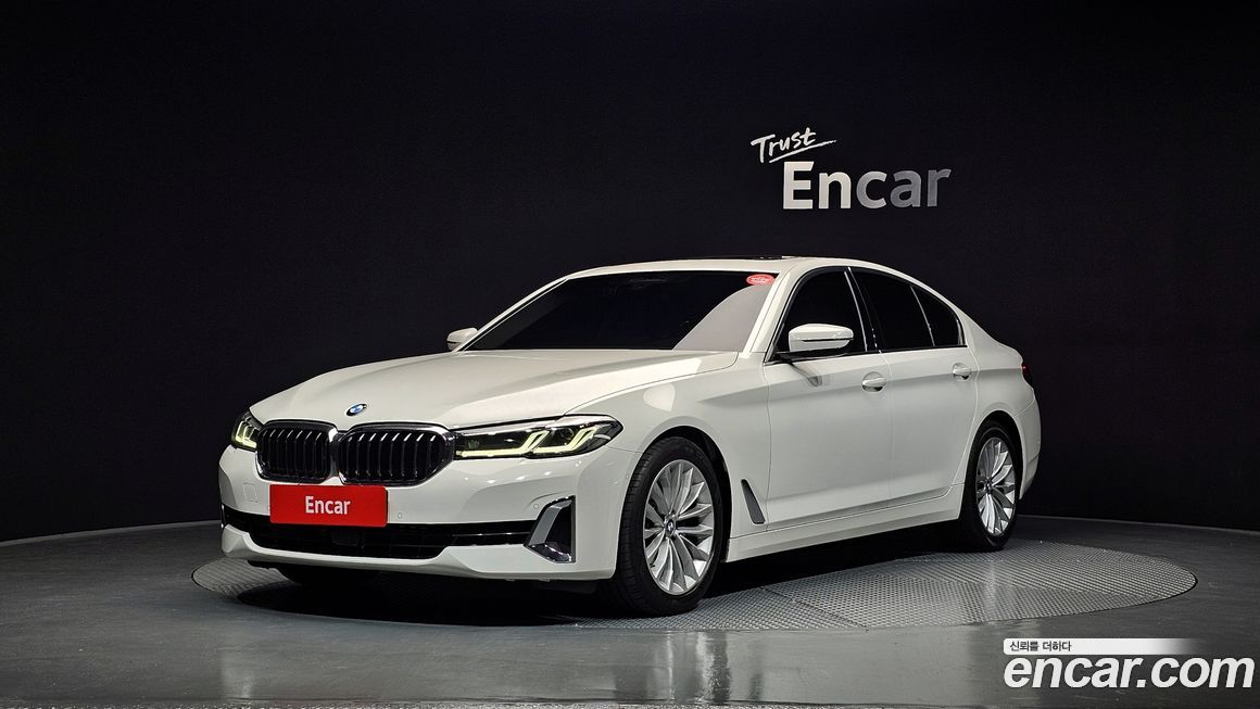 BMW 5-Series 520i Luxury, 2023