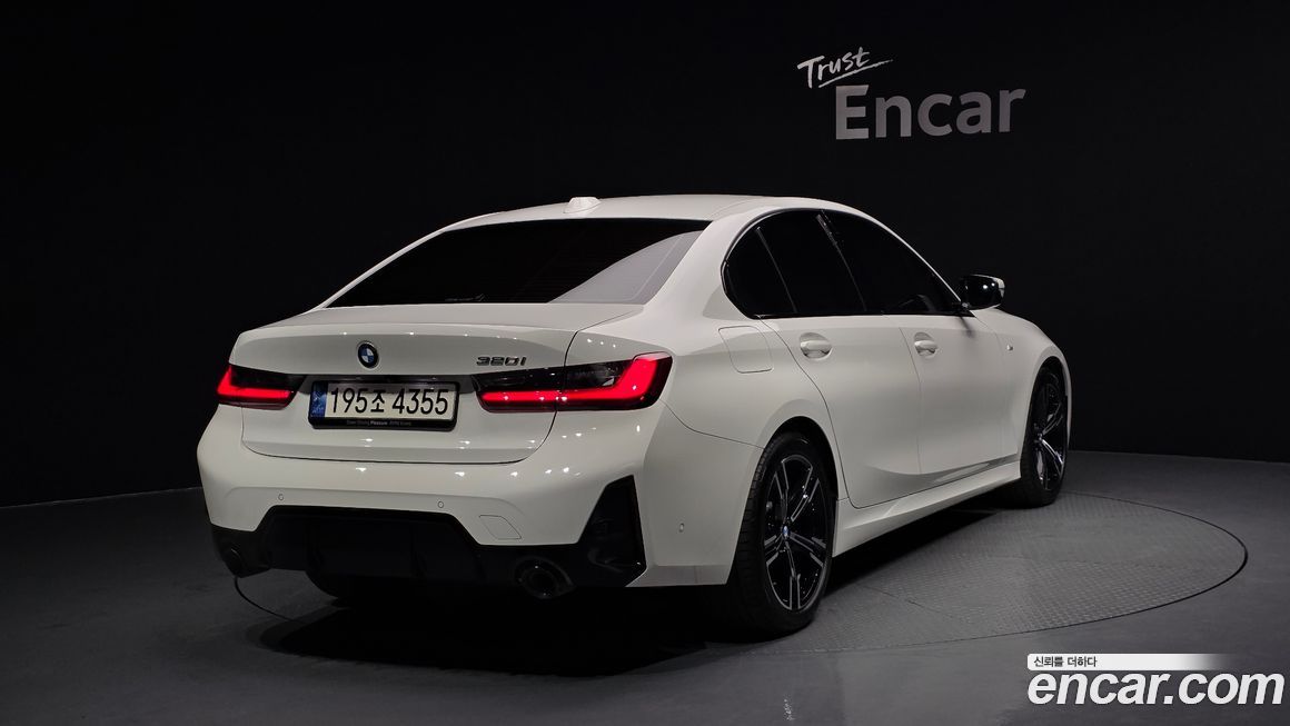 BMW 3-Series 320i M Sport, 2024