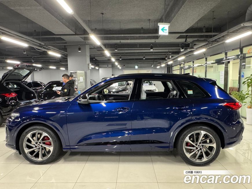 Audi Q5 40 TDI Quattro S Line Black Edition, 2025