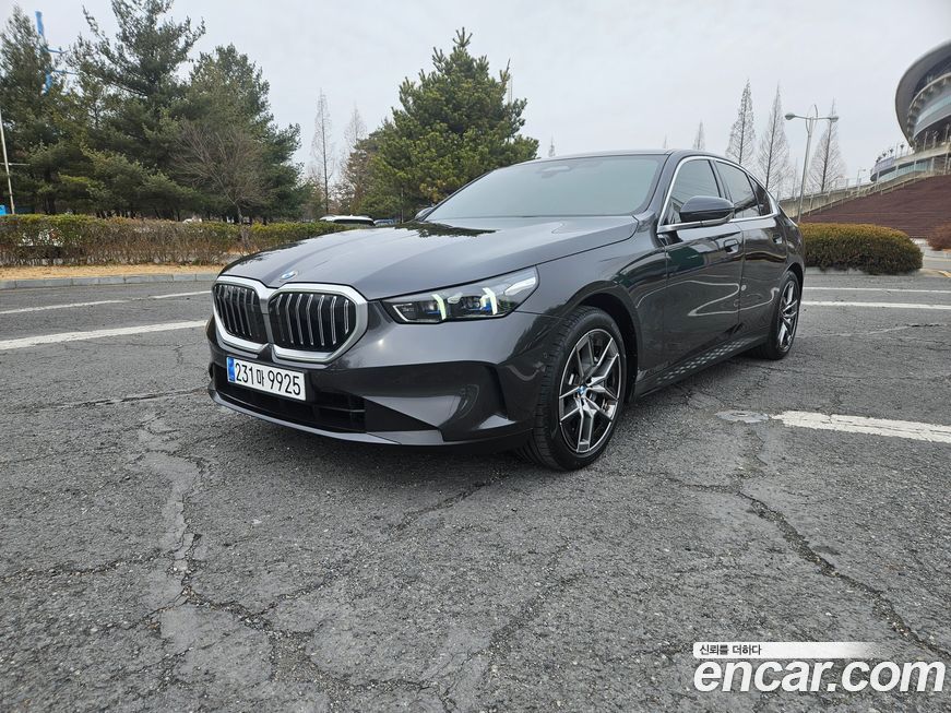 BMW 5-Series 530i xDrive, 2024