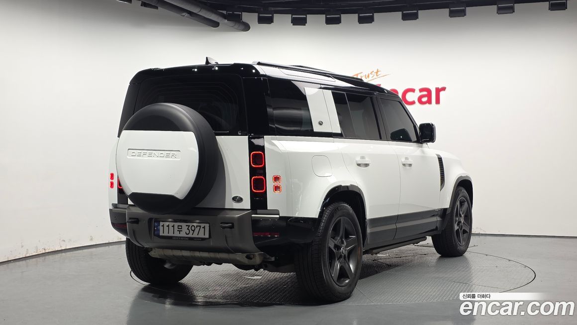 Land Rover Defender 110 P300 X-Dynamic SE, 2023