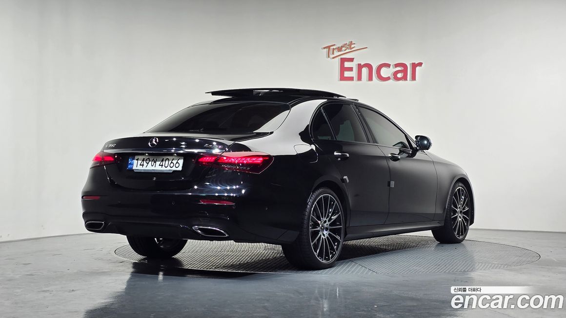 Mercedes-Benz E-Class E350 4MATIC AMG Line, 2023