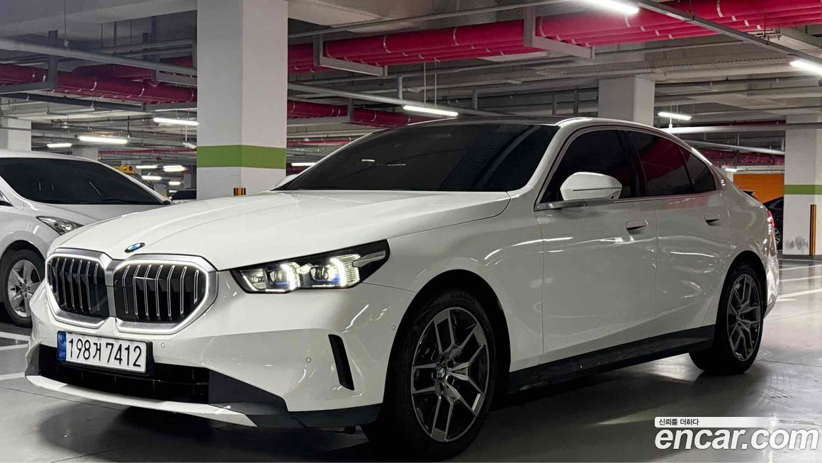 BMW 5-Series 530i xDrive, 2024