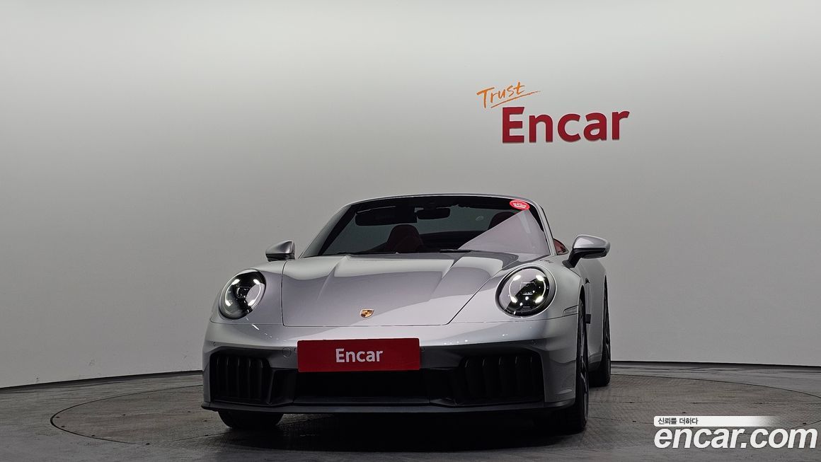 Porsche 911 Carrera 4 GTS Cabriolet, 2025