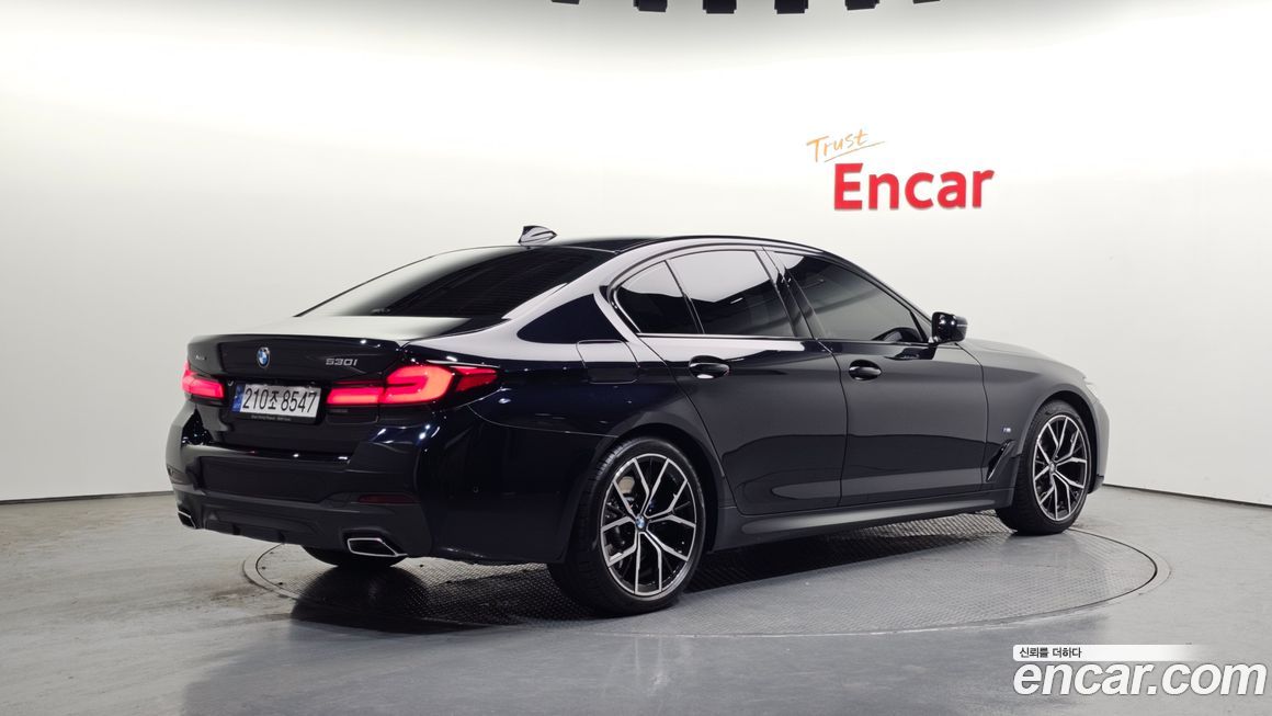 BMW 5-Series 530i xDrive M Sport Package, 2023