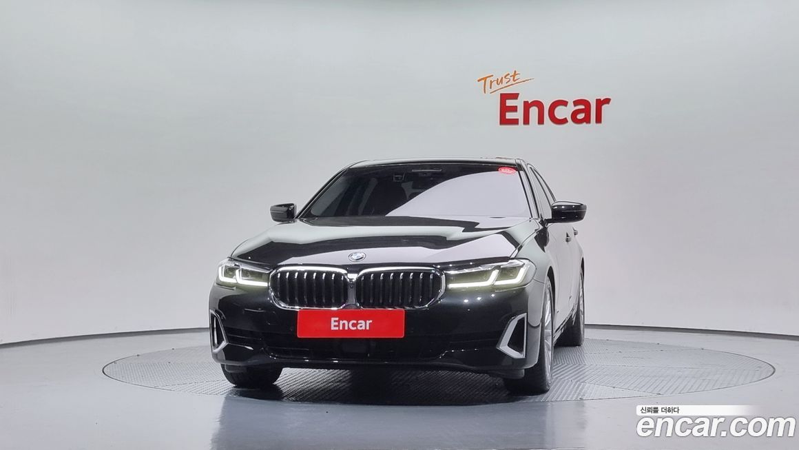 BMW 5-Series 520i Luxury, 2023