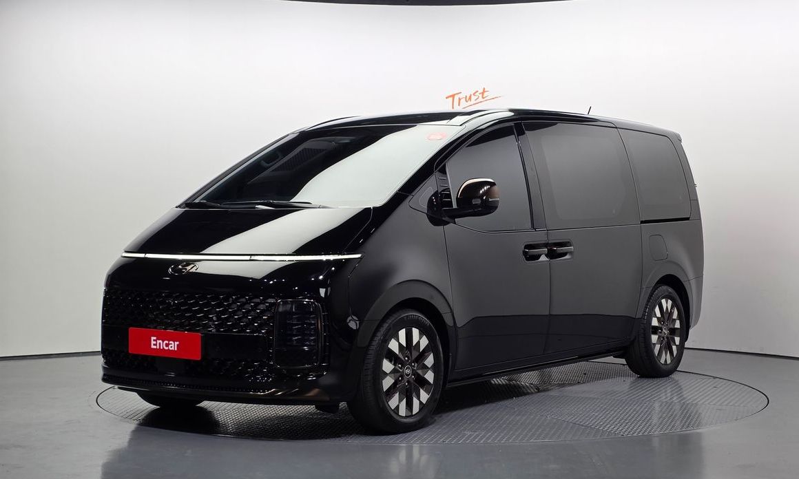 Hyundai Staria 4WD Lounge 7-Seater, 2022