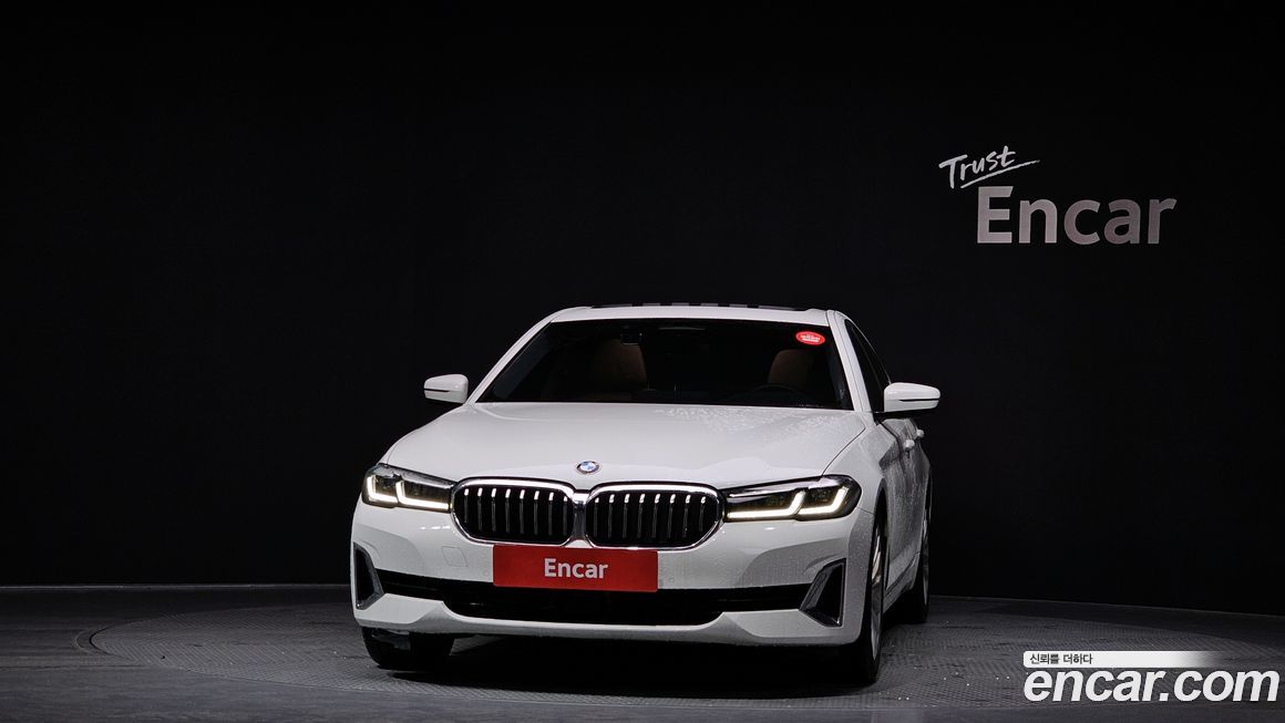 BMW 5-Series 520i Luxury, 2022