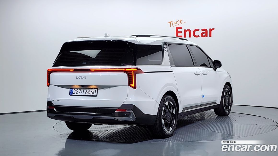 Kia Carnival 9-Seater Signature, 2024