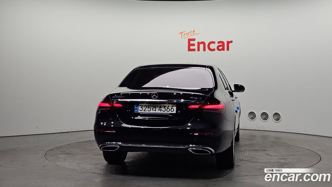 Mercedes-Benz E-Class E220d 4MATIC Exclusive, 2022