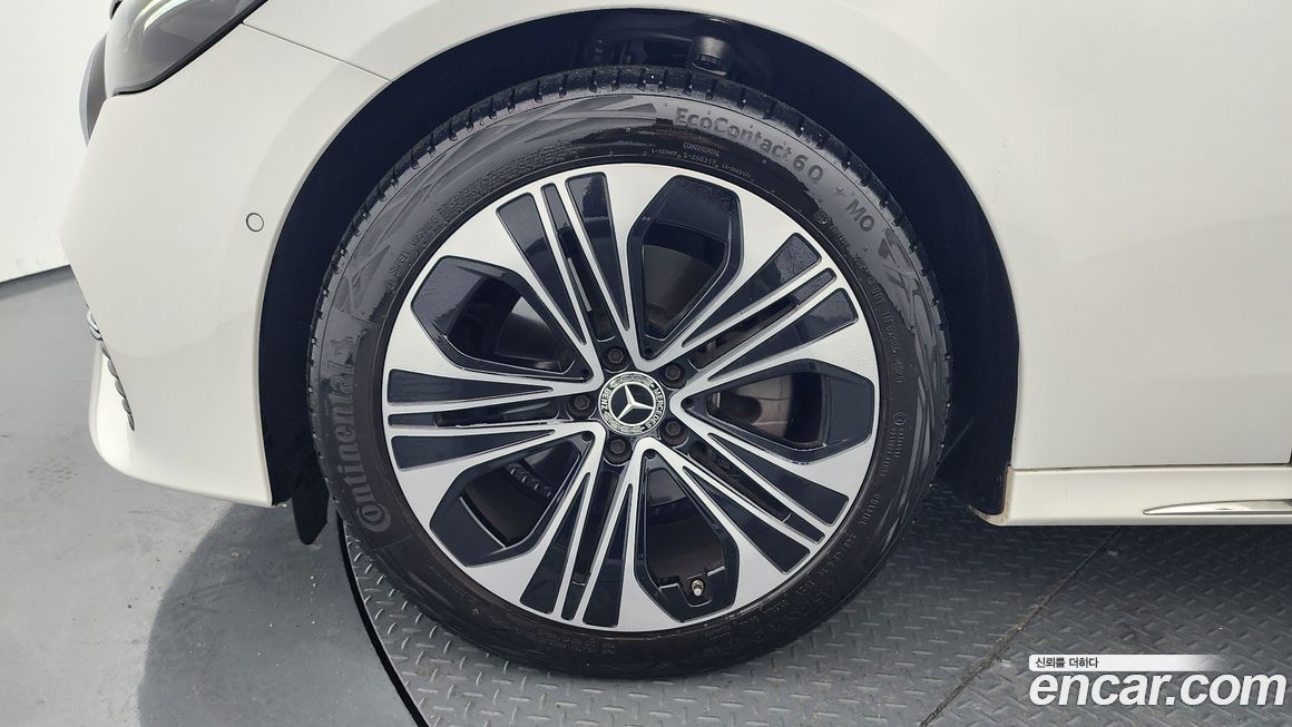 Mercedes-Benz E-Class E220d 4MATIC Exclusive, 2024