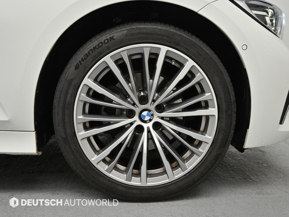 BMW 3-Series 320i Luxury, 2022