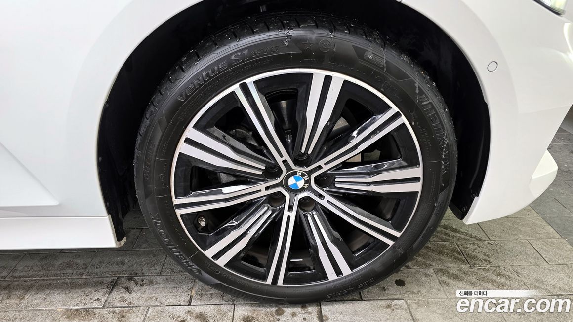 BMW 3-Series 320i Touring, 2025