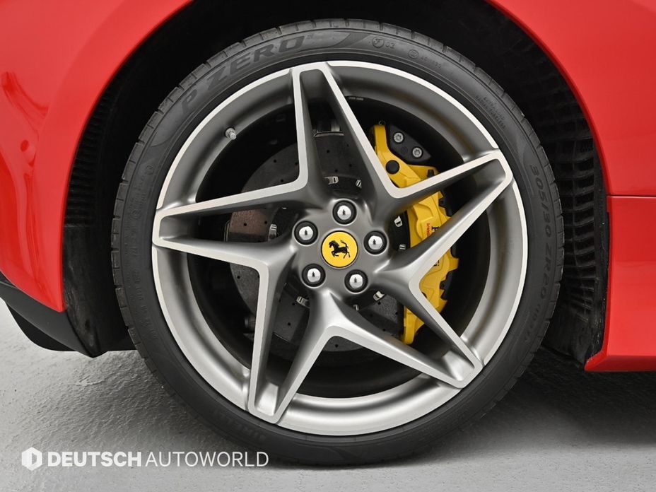 Ferrari F8 3.9 V8, 2022