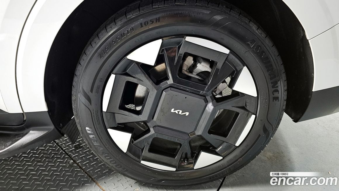 Kia Carnival 9-Seater Prestige, 2024