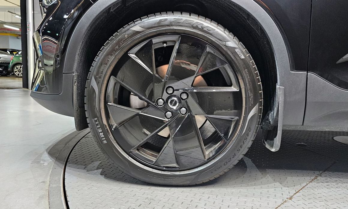 Volvo XC40 B4 Black Edition, 2025