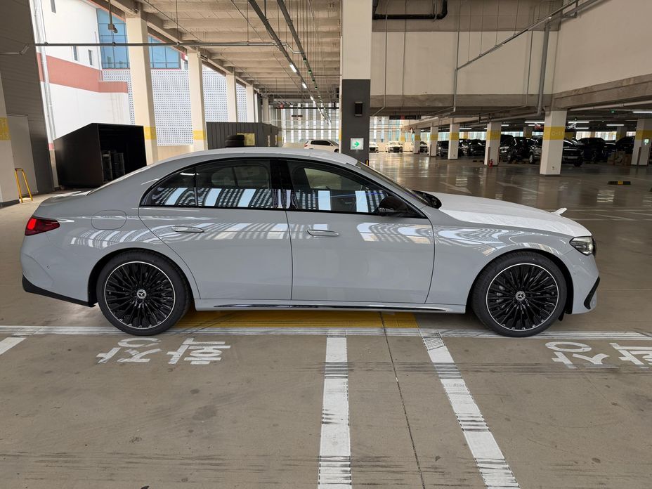 Mercedes-Benz E-Class E300 4MATIC AMG Line, 2026