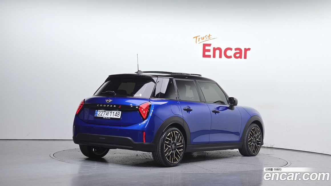 Mini Cooper 5 Door Favoured, 2025