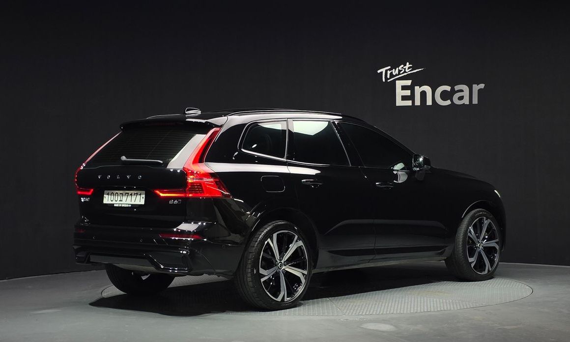 Volvo XC60 B6 R-Design, 2022