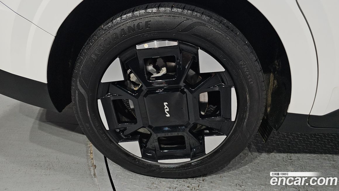 Kia Carnival 9-Seater Prestige, 2025