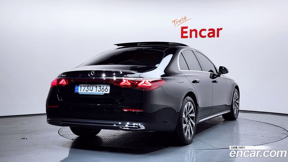Mercedes-Benz E-Class E300 4MATIC Exclusive, 2025