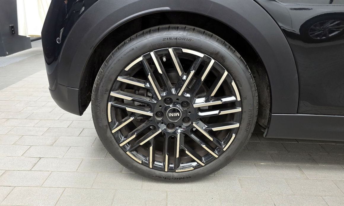 Mini Cooper Favoured, 2025