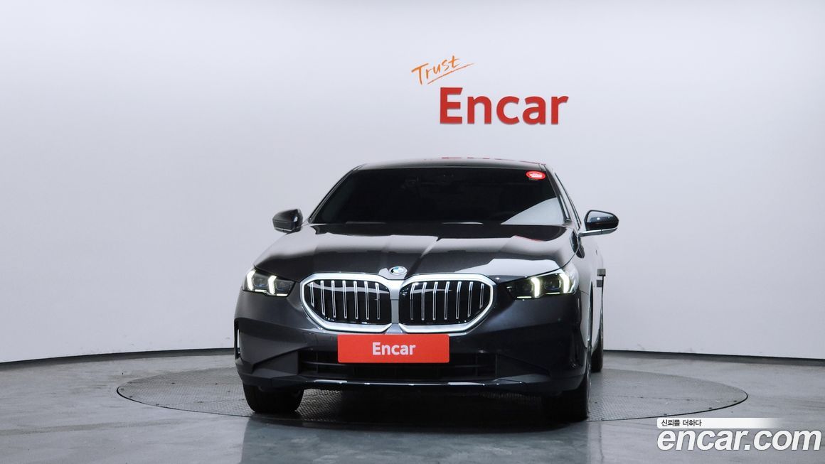 BMW 5-Series 530i xDrive, 2024