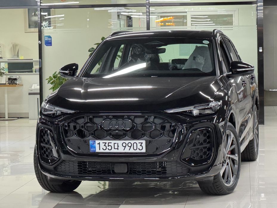 Audi Q5 40 TDI Quattro S Line Black Edition, 2025