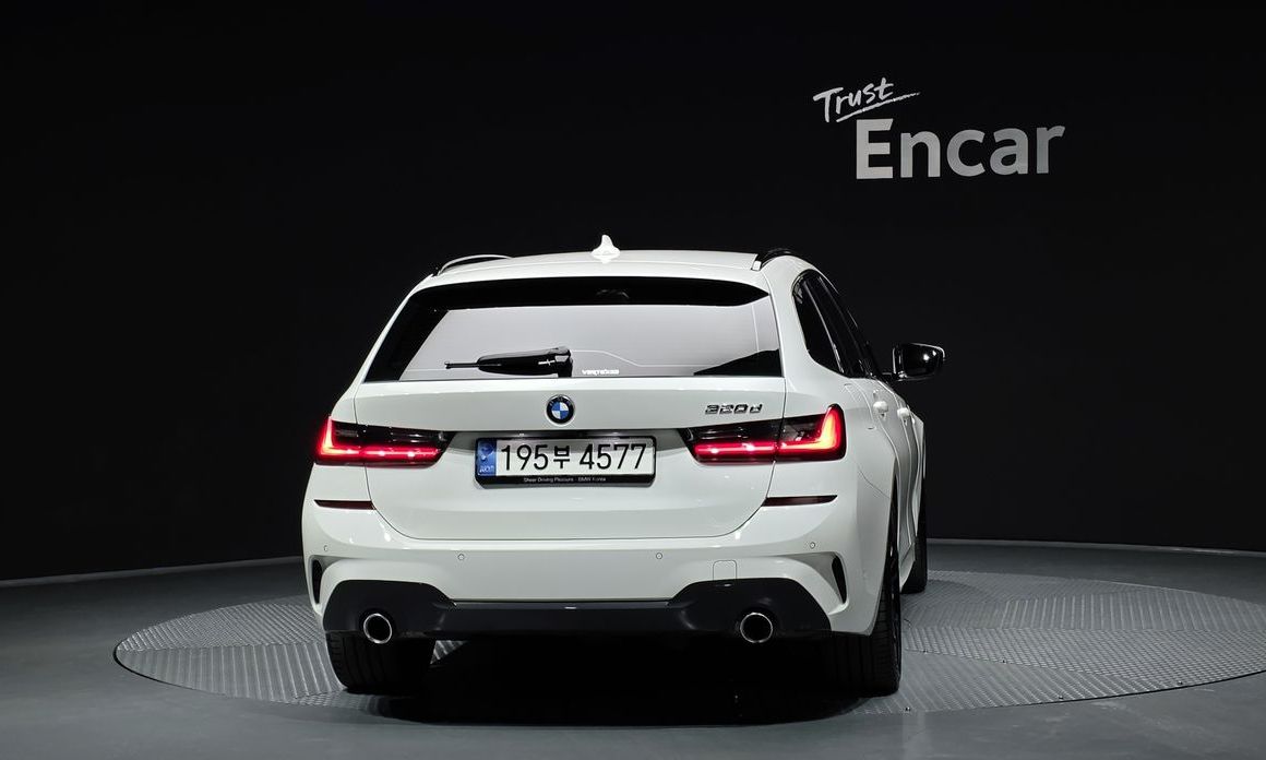 BMW 3-Series 320d Touring M Sport, 2022