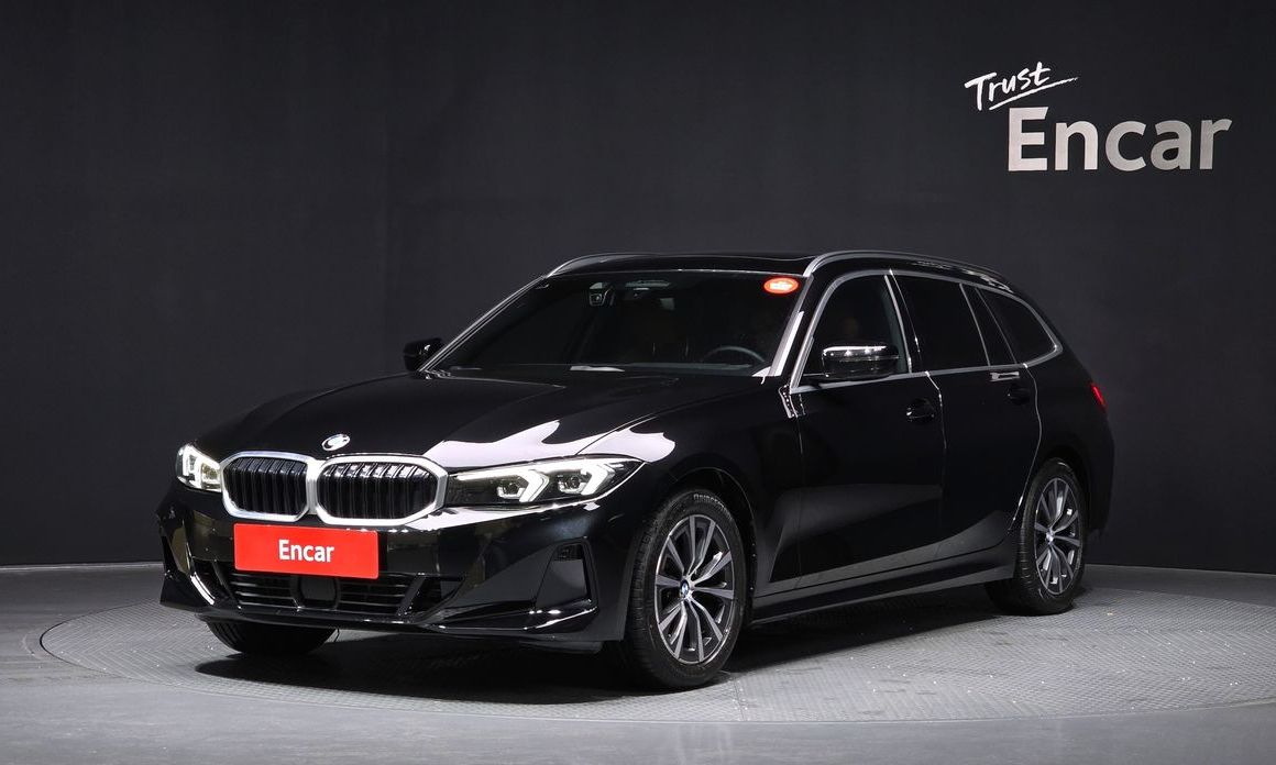 BMW 3-Series 320i Touring, 2024