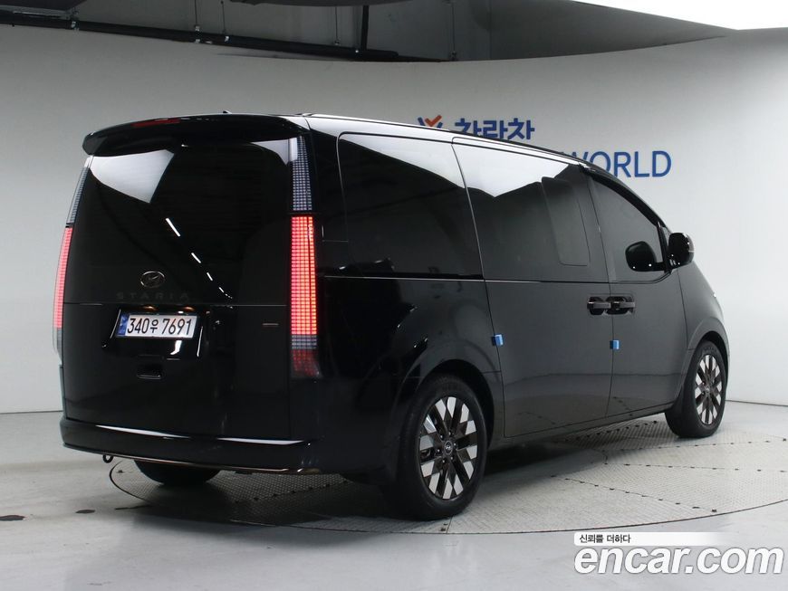 Hyundai Staria 4WD Lounge 9-Seater, 2024