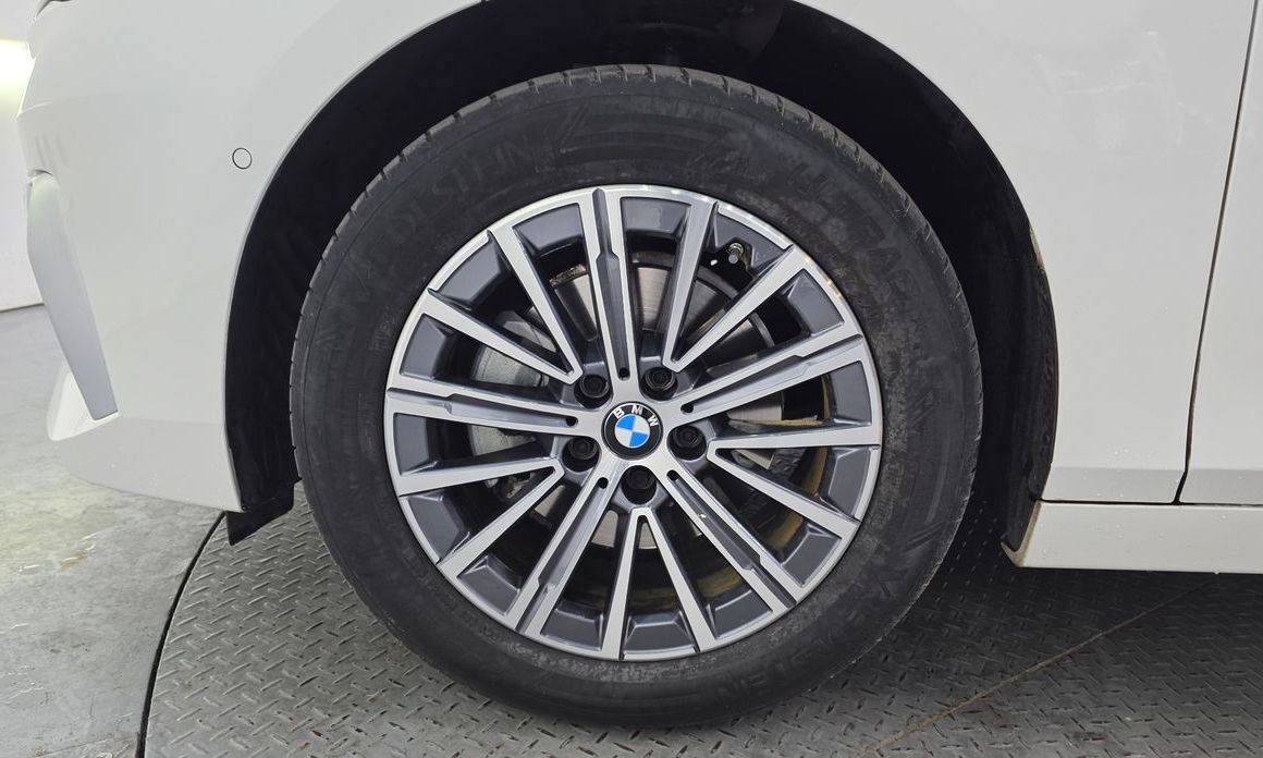 BMW 2-Series 220i Luxury, 2023