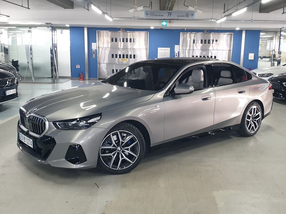 BMW 5-Series 520i M Sport, 2025