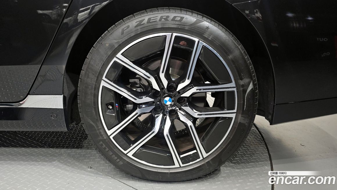 BMW 7-Series 740i xDrive M Sport, 2025